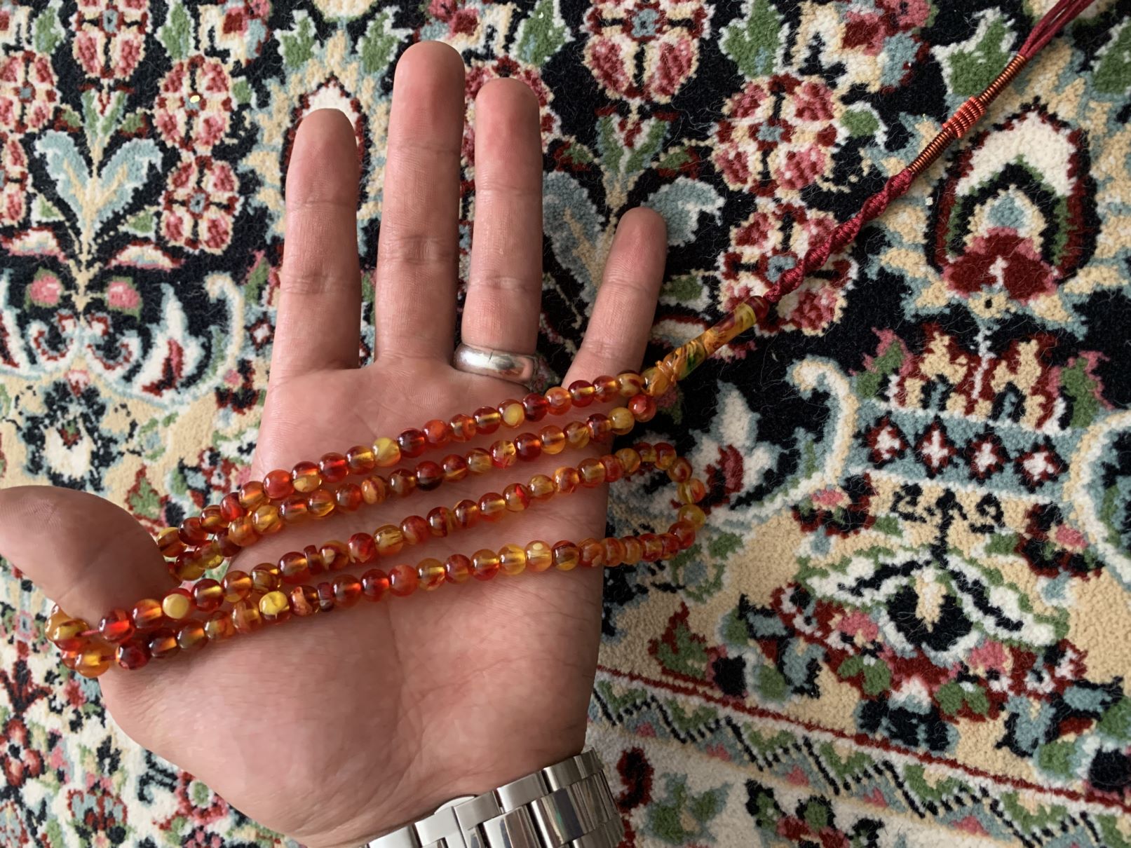 تسبیح کهربا پرچمی